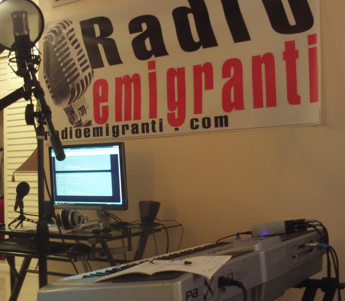 radio-emigranti-studio1 